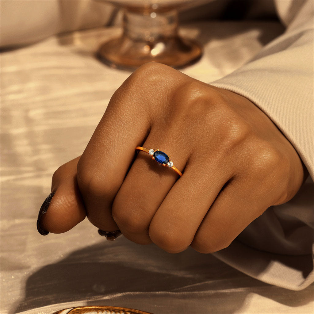 Brilliant Three Stone Open Ring - Gold