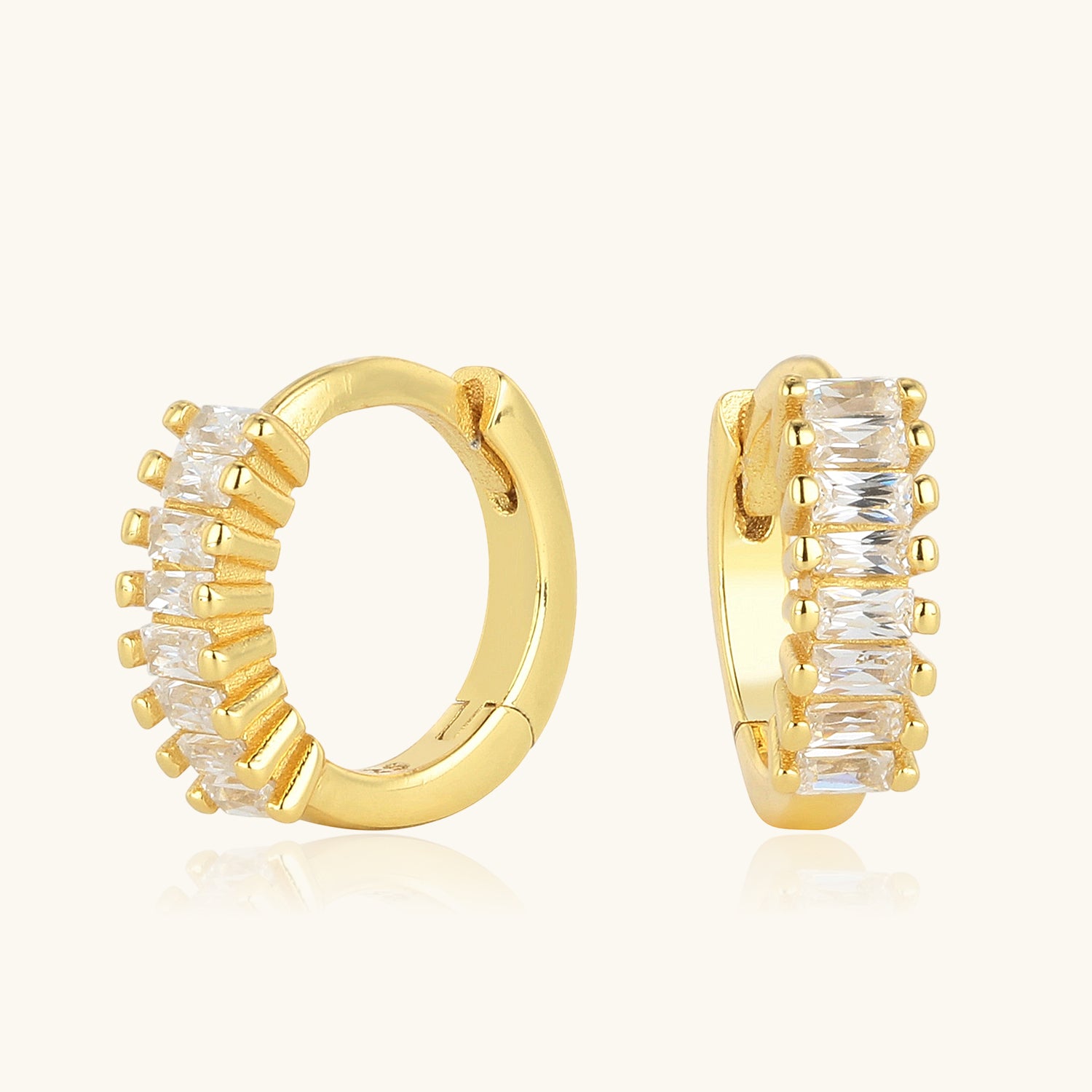 Chic Baguette Huggie Hoop Earrings - Gold