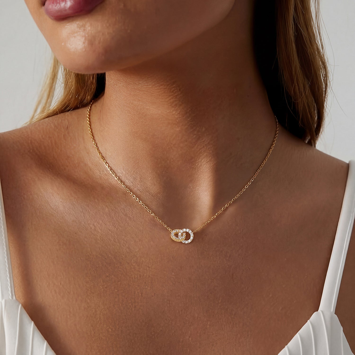 Diamond Interlocking Circle Necklace - Gold