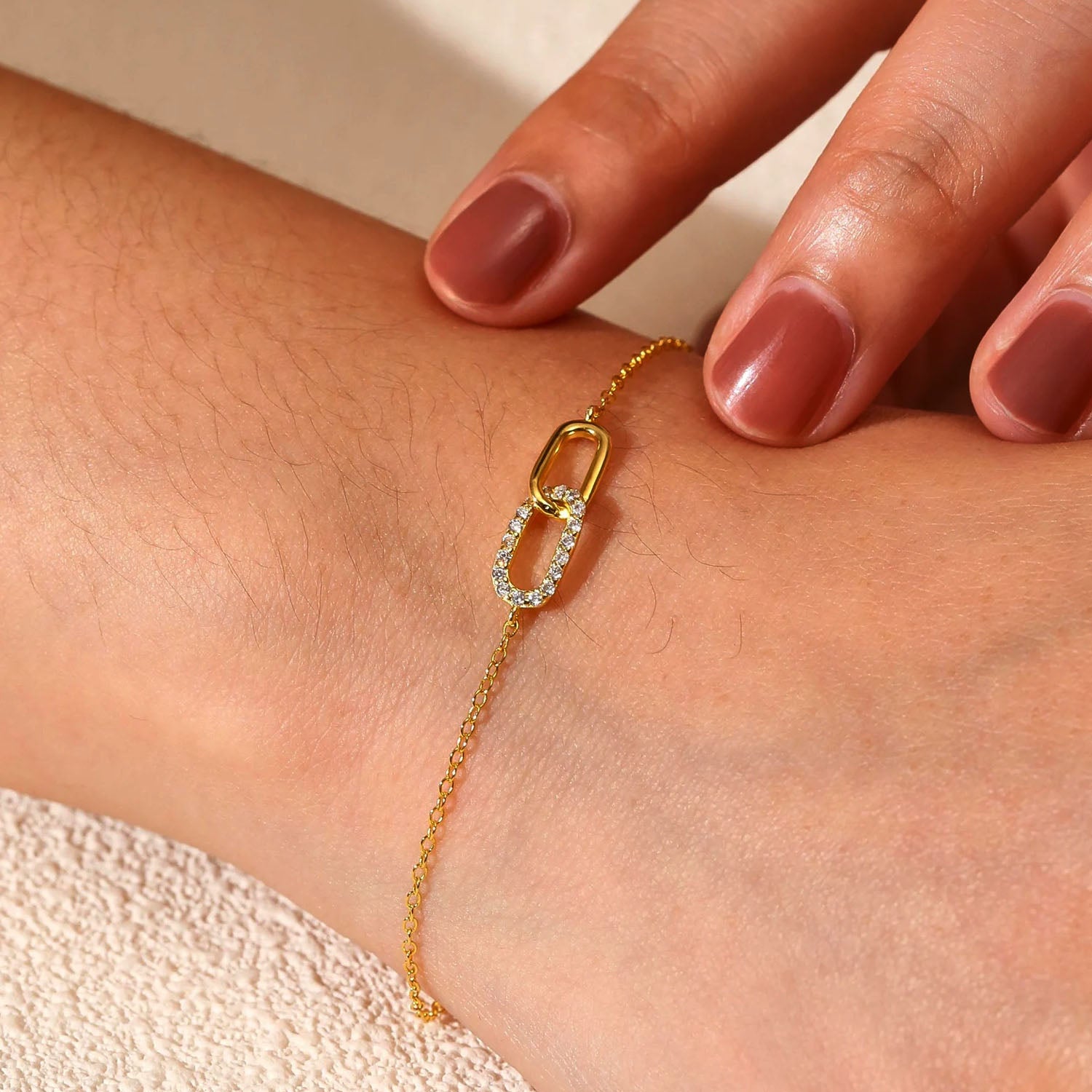 Diamond Interlocking Link Bracelet - Gold