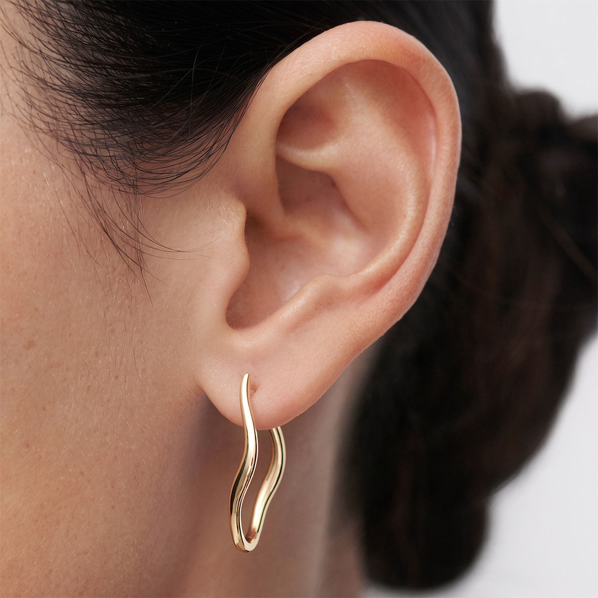 Elongated Slim Wave Hoop Earrings - Gold