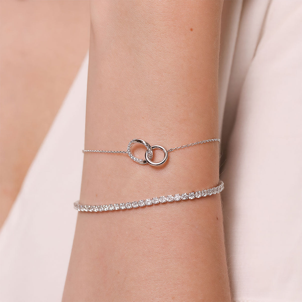Interlocking Pavé Circle Chain Bracelet - Silver
