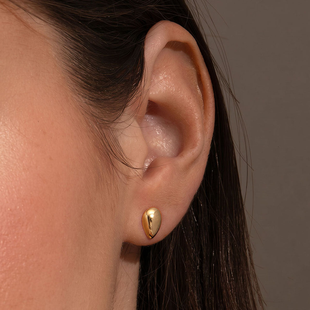 Minimalist Teardrop Stud Earrings - Gold