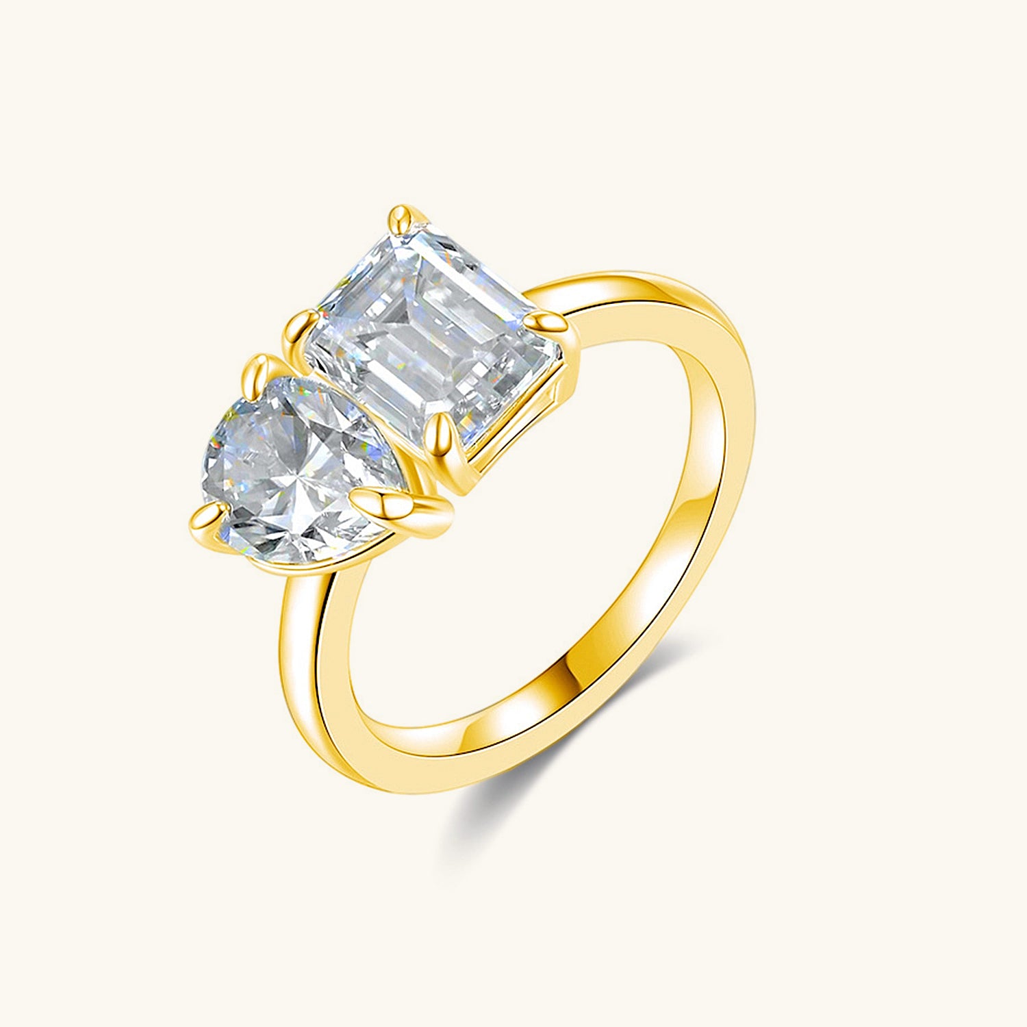 Pear and Emerald Moissanite Toi et Moi Ring Ring - Gold