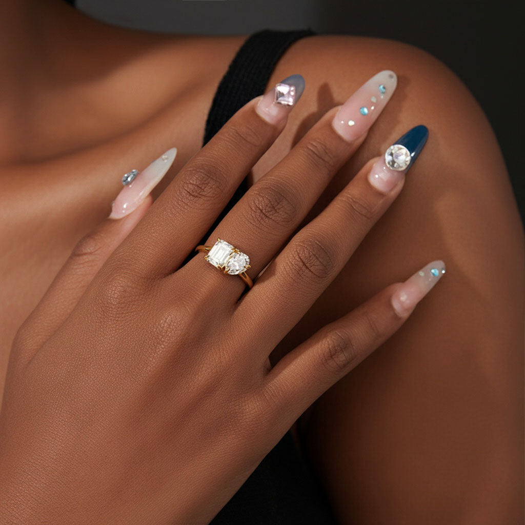 Pear and Emerald Moissanite Toi et Moi Ring Ring - Gold