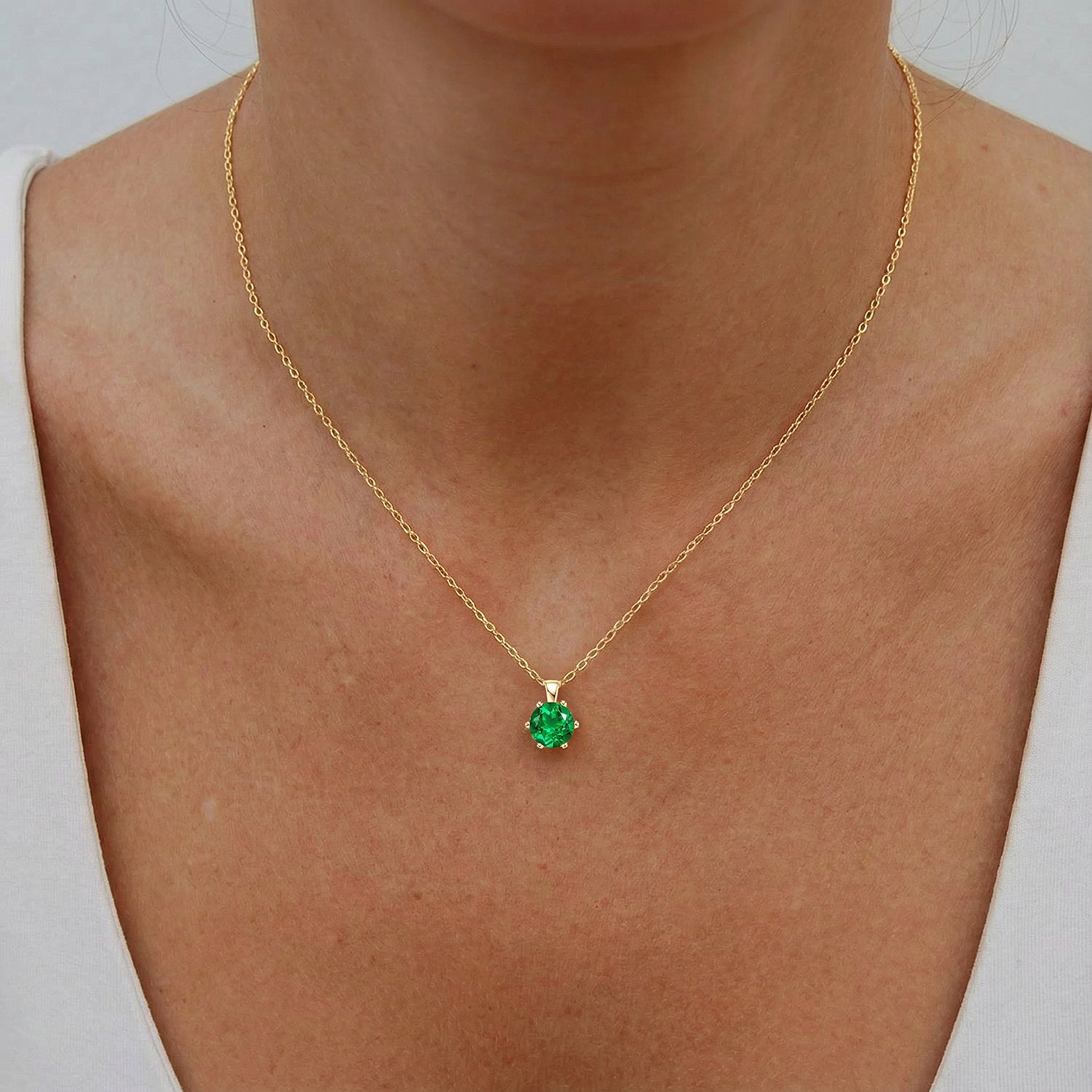 Round Emerald Solitaire Necklace - Gold