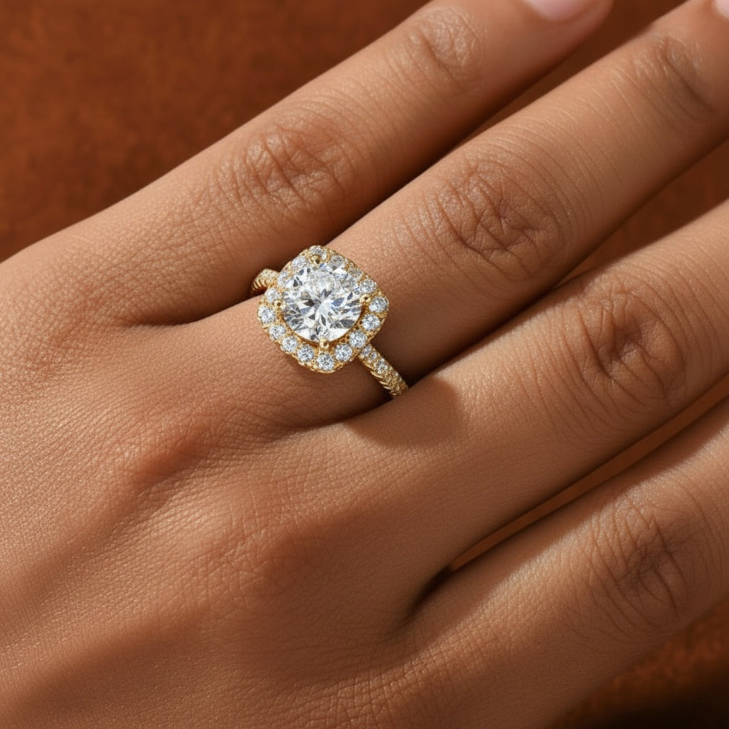 Round Moissanite Halo Ring - Gold