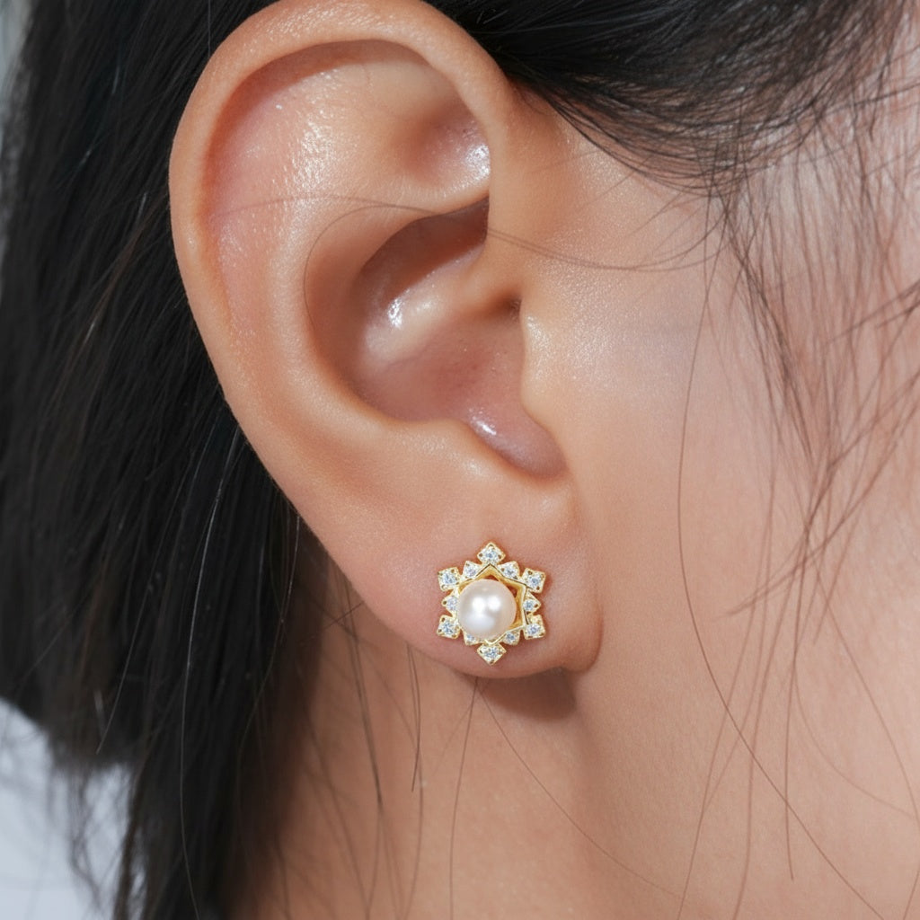 Snowflake Freshwater Pearl Stud Earrings - Gold