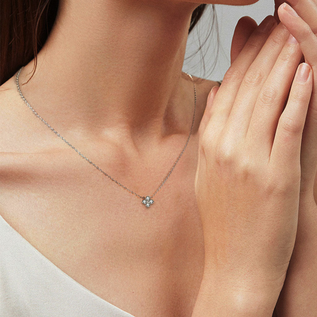 Starry Flower Moissanite Pendant Necklace - Silver