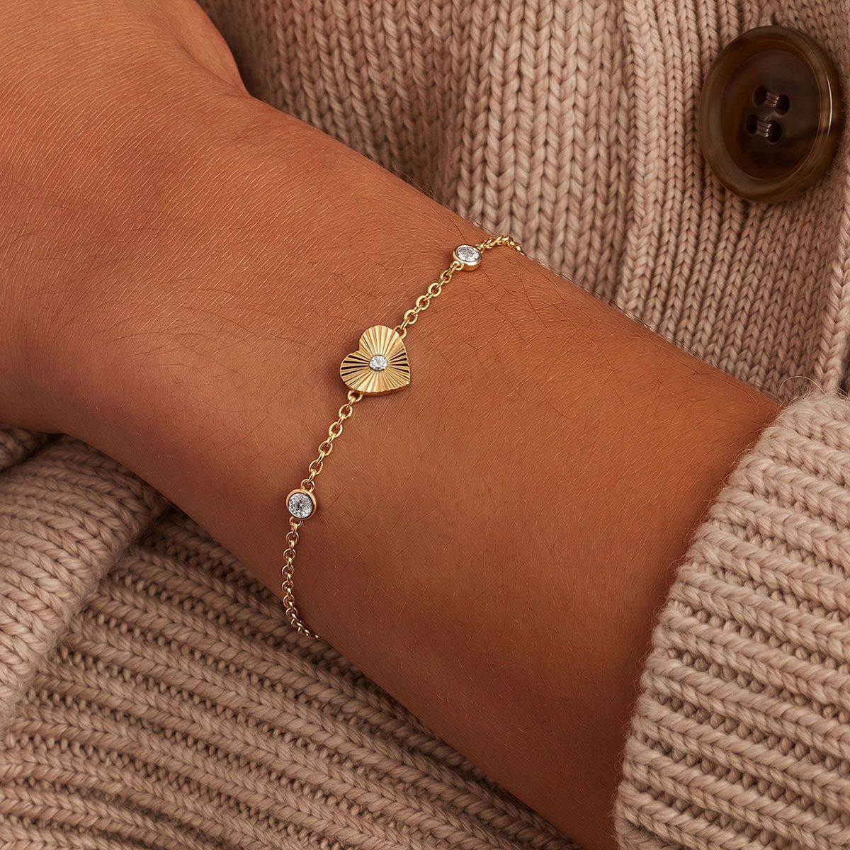 Sunburst Moissanite Heart Station Bracelet - Gold