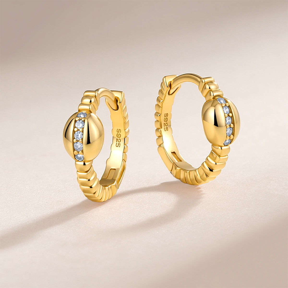 Vertical Moissanite Ribbed Huggie Hoop Earrings - Gold