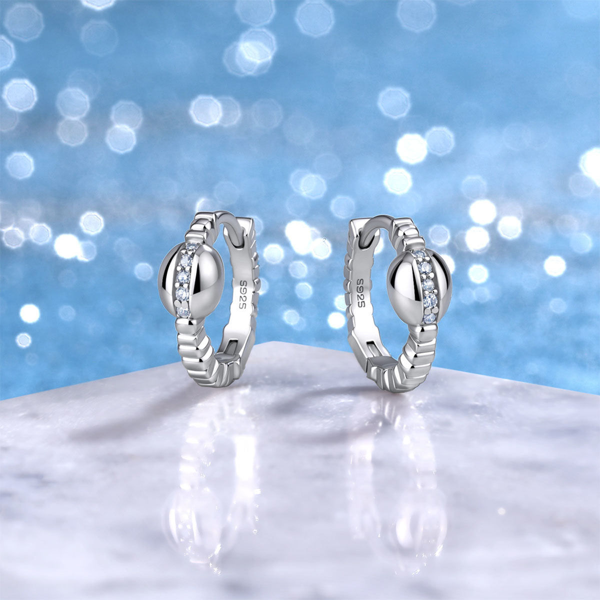 Vertical Moissanite Ribbed Huggie Hoop Earrings - Silver