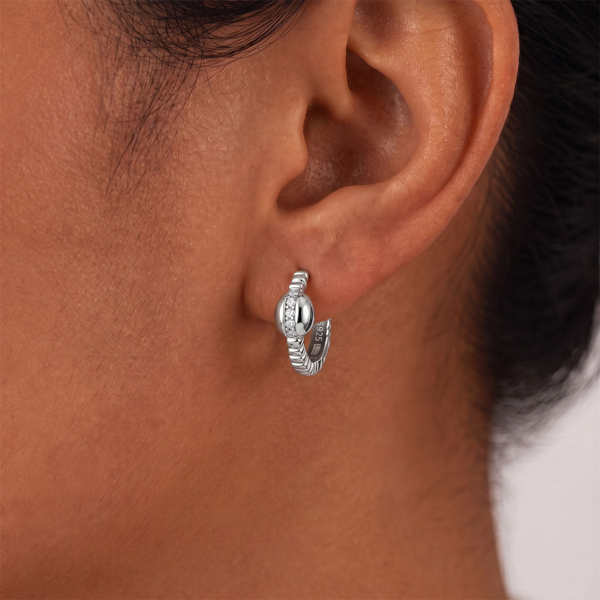 Vertical Moissanite Ribbed Huggie Hoop Earrings - Silver