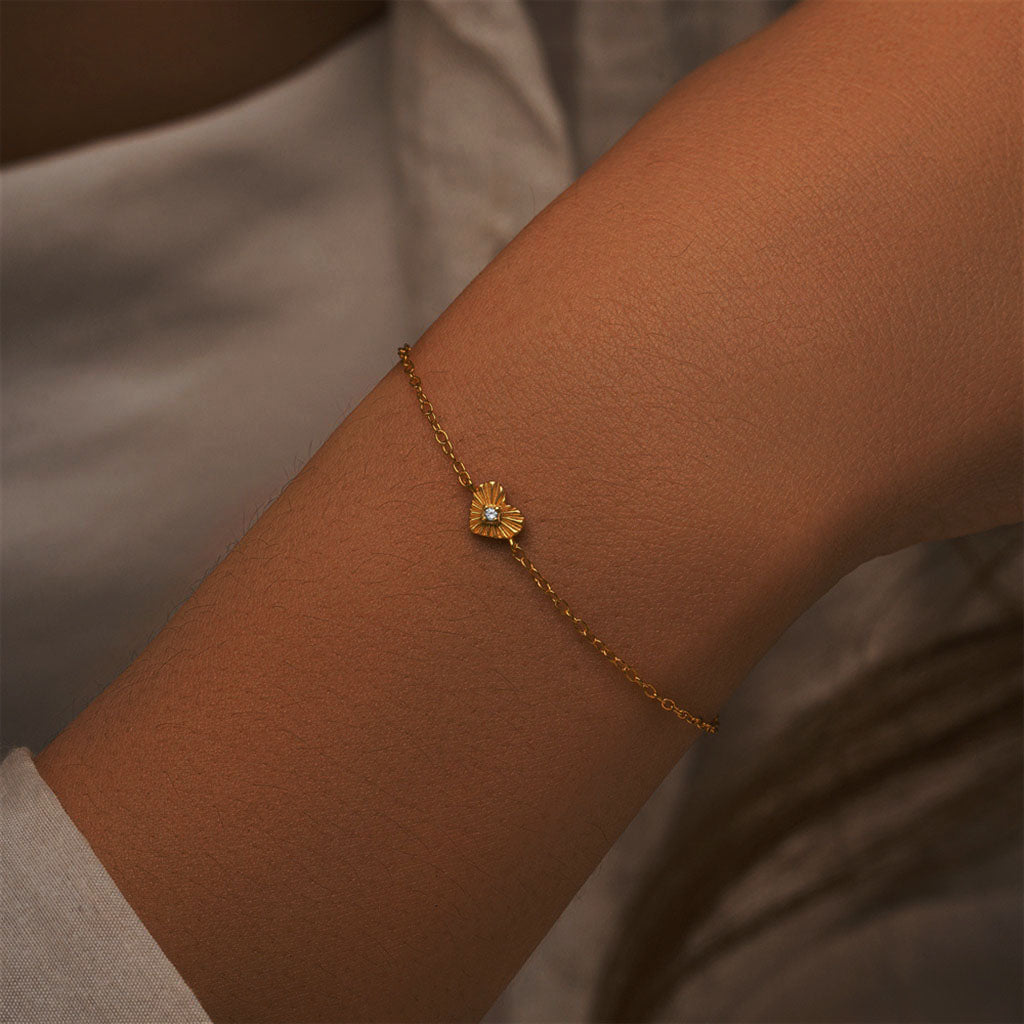 Vintage Diamond Heart Bracelet - Gold